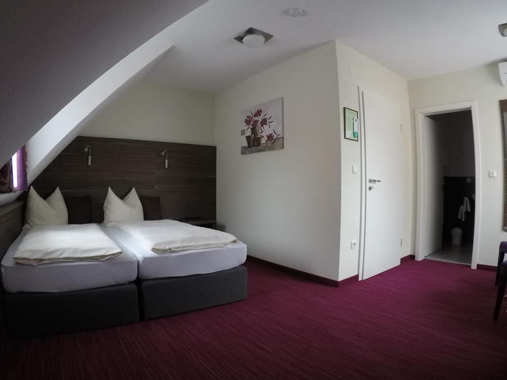 Pension Am Weinberg Bed & Breakfast Mainstockheim المظهر الخارجي الصورة